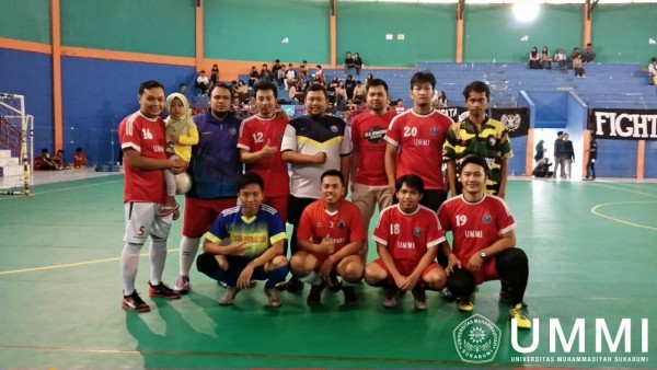 Tim Futsal Dosen dan Karyawan UMMI Tampil Dalam Laga Eksebisi Administrasi Bisnis Cup 2019